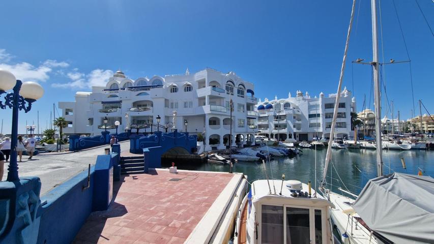 Parking de lujo en Puerto Marina con vistas al mar photo 0