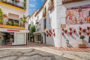 Excelente local de cuatro plantas en el casco antiguo de Marbella photo 0