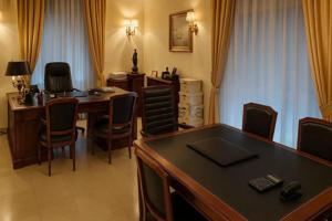 Oficina de 130 m² en Alquiler y Garaje en Marbella photo 0
