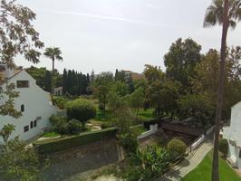 EXCLUSIVA ADOSADA DE ESQUINA EN EL CAPRICHO – MARBELLA photo 0