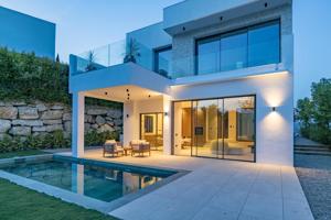 Casa a Estrenar en Estepona con Piscina Privada y Vistas al Mar photo 0