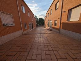 🏠 Adosado con 4 plantas, garaje privado y piscina comunitaria en Guadalajara photo 0