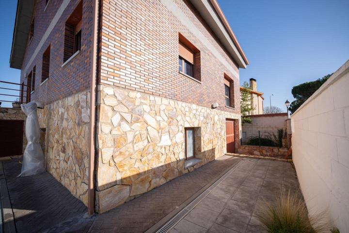 Casa - Chalet en venta en Yunquera de Henares de 338 m2 photo 0