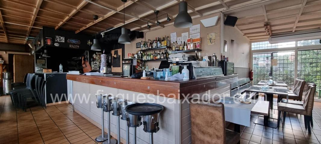 ¡FINQUES BAIXADOR PRESENTA EL TRASPASO DE ESTE RESTAURANT EN PLENO FUNCIONAMIENTO! photo 0