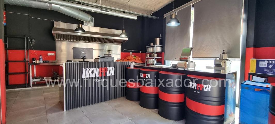 ¡FINQUES BAIXADOR PRESENTA ESTE LOCAL COMERCIAL (OBRADOR) EN PLENO CENTRO DE GAVÀ! photo 0