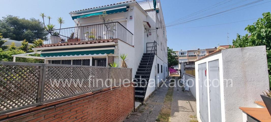 ¡FINQUES BAIXADOR PRESENTA EN EXCLUSIVA ESTE PISO EN LA PLAYA CON TERRAZA Y TRASTERO! photo 0