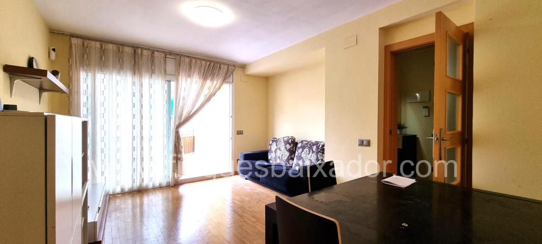 ¡FINQUES BAIXADOR PRESENTA ESTE PISO EN PLENO CENTRO CON 4 HABITACIONES! photo 0