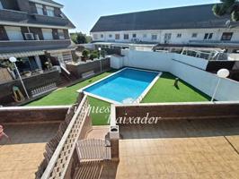 ¡CASA ADOSADA ESQUINERA CON JARDIN Y PISCINA COMUNITARIA! photo 0