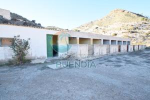 FINCA RÚSTICA A POCOS METROS DEL NÚCLEO URBANO CON FANTASTICAS VARIAS EDIFICACIONES photo 0