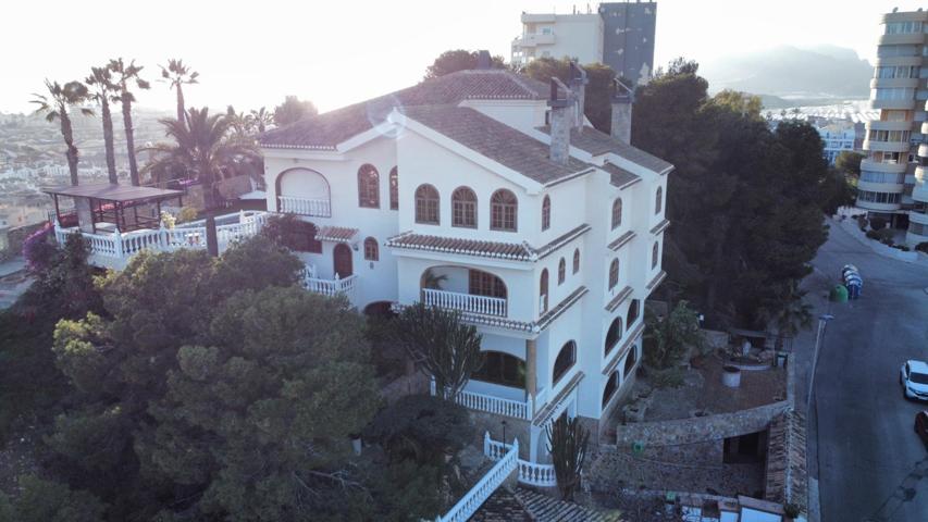 FANTASTICO CHALET EXCLUSIVO CON AMPLIA PARCELA Y VISTAS AL MAR photo 0