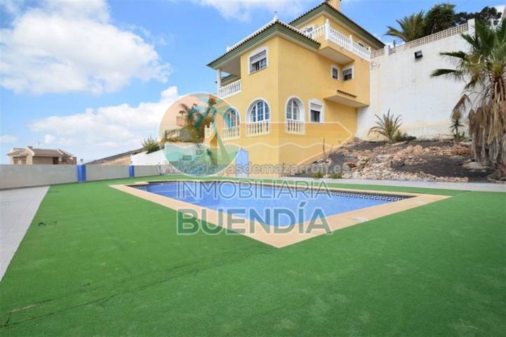 PRECIOSO CHALET CON PISCINA Y VISTAS AL MAR, CON PISTA DE TENIS EN ENTORNO EXCLUSIVO. photo 0