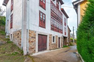 Encantadora Casa Rural en La Arquera, Salas - Ideal para Renovación Creativa photo 0