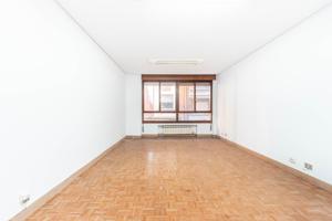 Oficina de 28 m² en pleno centro de Oviedo – Ideal para despacho o conversión a vivienda photo 0