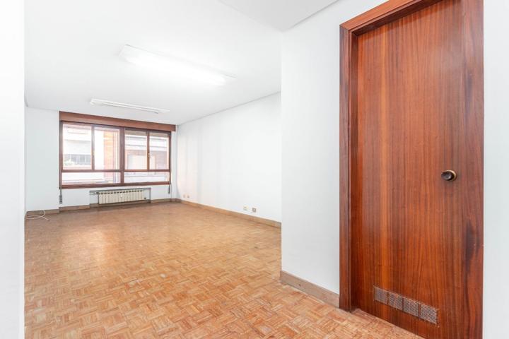 Oficina de 28 m² en pleno centro de Oviedo – Ideal para despacho o conversión a vivienda photo 0