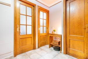 Piso de 3 habitaciones para entrar a vivir en el centro de Cangas del Narcea. photo 0