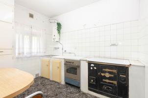 ¡Oportunidad para reformar a tu gusto! Casa adosada de 123 m² construidos con tejado nuevo photo 0