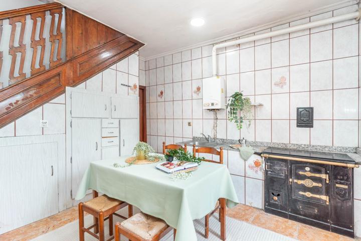 Casa adosada en Barrio Cuarteles de Arriba ¡lista para entrar a vivir! photo 0