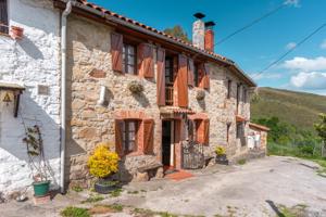 Casa de piedra en plena montaña asturiana photo 0