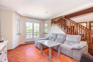 ¡Oportunidad única en El Entrego! Chalet adosado con 310 m² útiles y mil posibilidades photo 0