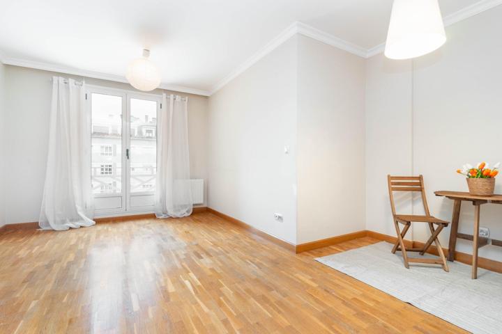 Piso muy bien ubicado de 3 habitaciones y 2 baños en Pola de Siero. Garaje y trastero muy amplio. photo 0