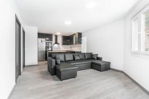 🏡 Casa de 3 Plantas con Terraza y Gran Garaje – ¡Lista para Entrar a Vivir! photo 0