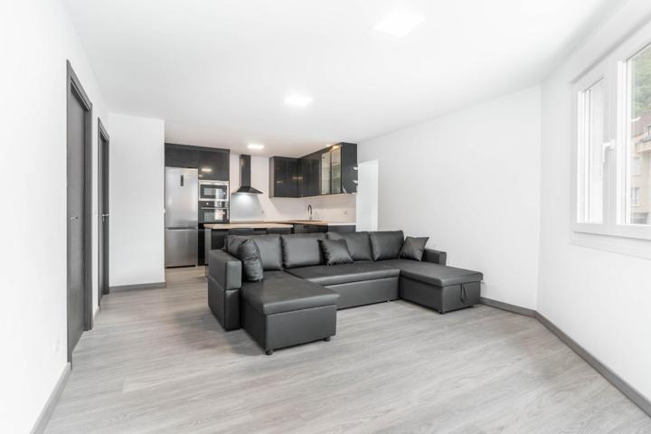🏡 Casa de 3 Plantas con Terraza y Gran Garaje – ¡Lista para Entrar a Vivir! photo 0