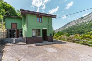 Casa-Chalet independiente en Bezanes, Campo de Caso , Asturias. photo 0