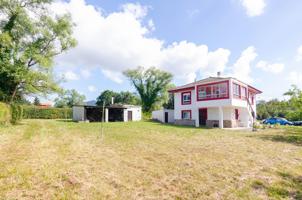 Chalet independiente con finca de más de 5.000 m² a 12 minutos del centro de Oviedo photo 0