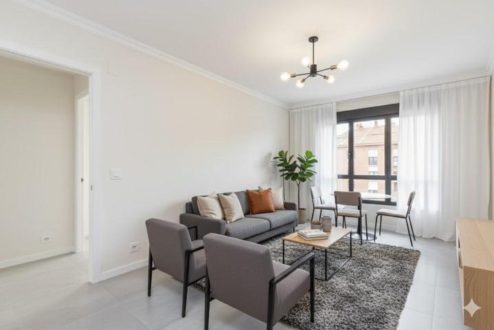 Piso céntrico en Oviedo con garaje y mucha luz, 3 habitaciones. ¡Listo para entrar a vivir! photo 0