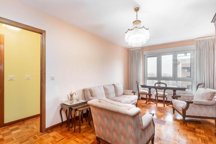 Piso céntrico en Oviedo con garaje y mucha luz, 3 habitaciones. ¡Listo para entrar a vivir! photo 0