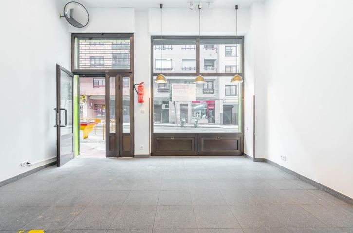 Local comercial a pie de calle en Calle Muñoz Degrain, Oviedo photo 0