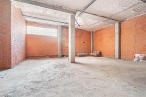 Amplio local en venta en Calle Fernando Alonso 32 – Oviedo photo 0
