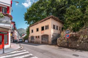 Casa con Terreno Centro de Cangas de Onis photo 0