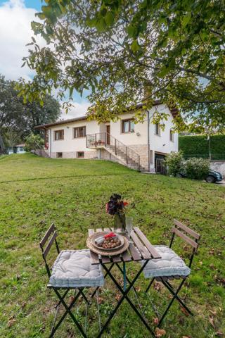 Vivienda unifamiliar en venta en Nava – Rodeada de naturaleza y a solo 1 minuto del centro photo 0