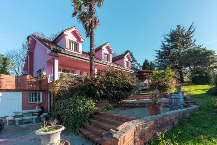 Propiedad singular con restaurante, 2 comedores y 10 habitaciones en Santa Ana Oviedo photo 0