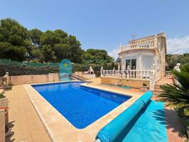 CHALET EN SEGUNDA LÍNEA CON PISCINA PRIVADA Y VISTAS AL MAR A MENOS DE 100M DE LA PLAYA – REF. 744 photo 0