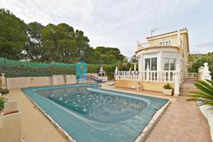 CHALET EN SEGUNDA LÍNEA CON PISCINA PRIVADA Y VISTAS AL MAR A MENOS DE 100M DE LA PLAYA – REF. 744 photo 0