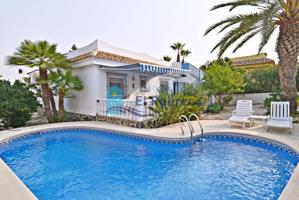 CHALET CON PISCINA PRIVADA Y SOLÁRIUM EN CAMPOSOL – REF 1320 photo 0