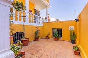 VENTA DE CHALET ADOSADO EN LA FUENTE photo 0