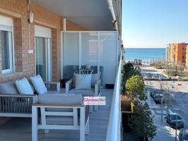 Oportunidad única en el corazón de Salou: Elegancia y confort a un paso del mar. photo 0