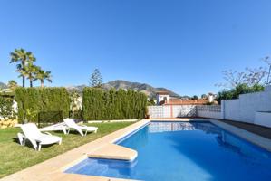 SE ALQUILA LUMINOSA VILLA EN TORREBLANCA CON PISCINA, GARAJE Y VISTAS AL MAR photo 0