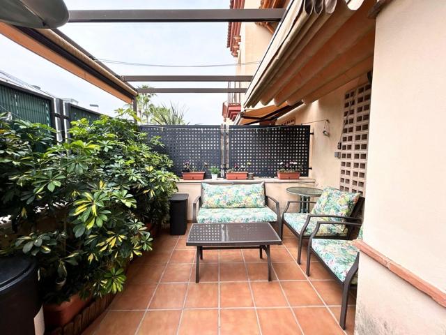 Exclusiva Vivienda de 4 Plantas en Los Boliches photo 0