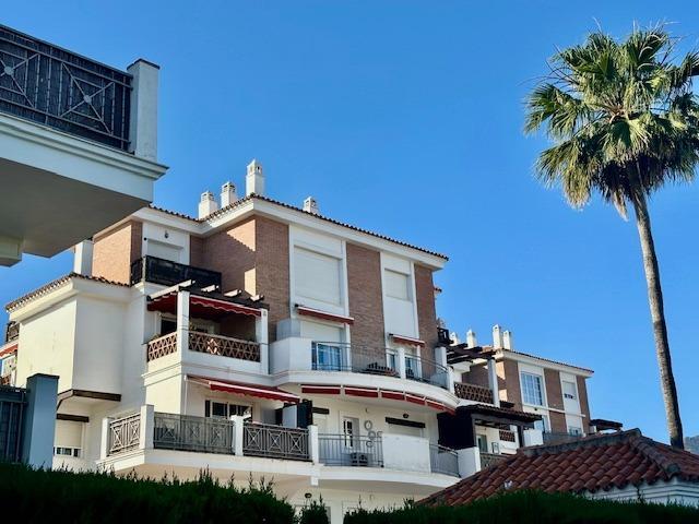 Fantástico apartamento en Mijas Costa con amplia terraza, piscina, trastero y garaje photo 0
