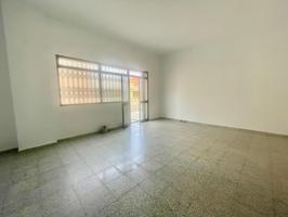 LOCAL COMERCIAL EN ZONA CENTRICA RECINTO FERIAL photo 0