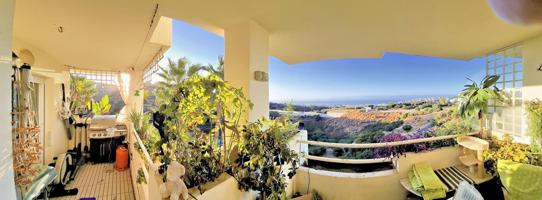 Fantástico apartamento en esquina con vistas impresionantes al mar, en Calahonda. photo 0