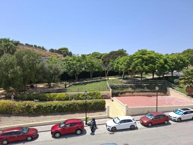 Magnífica casa adosado de 4 dormitorios y parking en Torreblanca del Sol photo 0