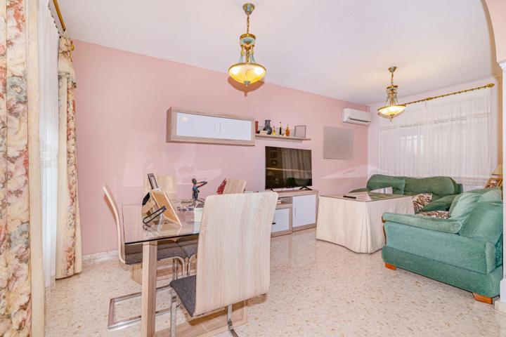 ¡Oportunidad en La Zubia! Casa adosada con sótano habilitado y terraza photo 0