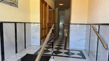 Venta de piso en La Zubia photo 0