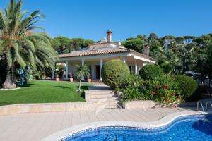 Preciosa villa en zona exclusiva a poca distancia de la bahía de Sant Antoni de Calonge. photo 0