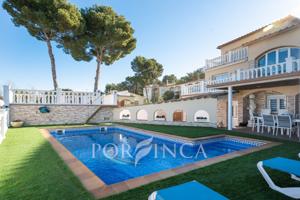 Magnífica villa con espectaculares vistas al mar y la montaña. Piscina privada con solarium. photo 0